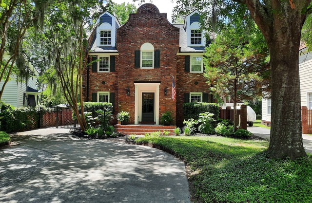 Classic Charleston with a contemporary twist in prestigious Snee Farm.
