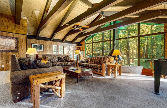 Classic Charm in South Lake Tahoe Views of the Heavenly Mountain Slopes