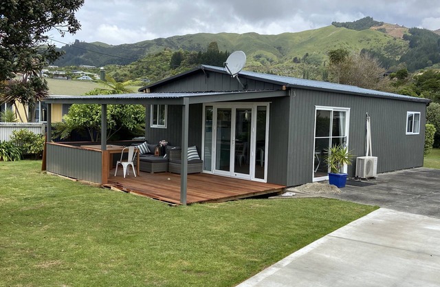 Classic Kiwi Bach in Pohara