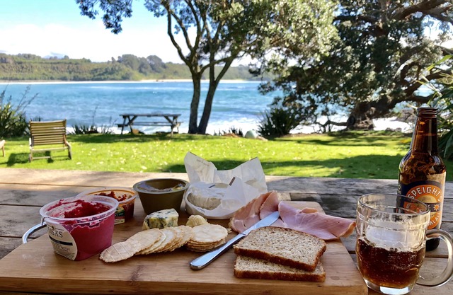 Classic Kiwi Beach House at iconic white sandy bay-swim, kayak, fish, dive, walk