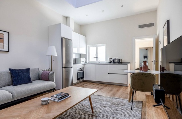 Classic Recoletos 1BR w/Doorman, in Calle Serrano, by Blueground