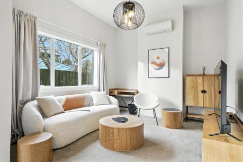 Classic Villa with Parking & Modern Comforts - Albemarle Villa