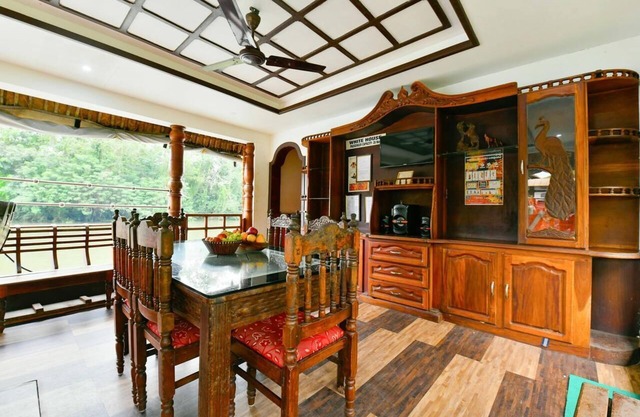 Classy/well-furnished White house,Alleppey