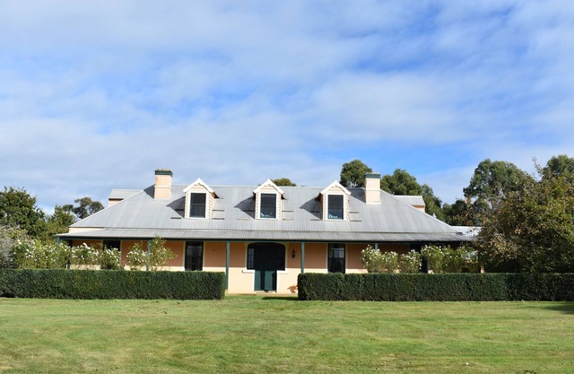 CLAYFIELD HOMESTEAD - rustic country accommodation