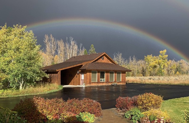 Clean and cozy home with great amenities and amazing views.