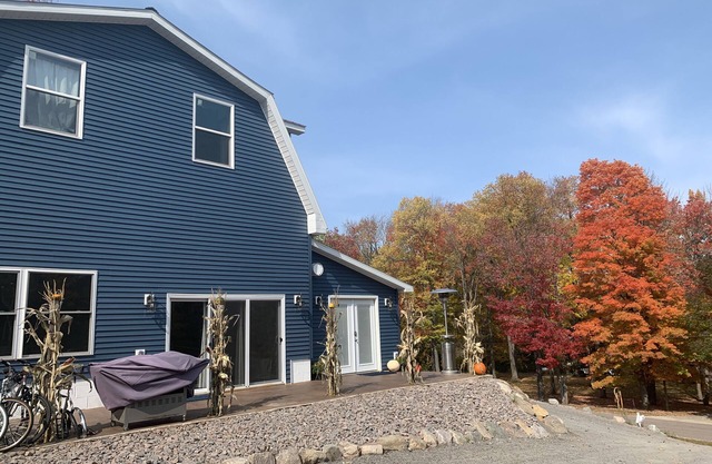 Clean and cozy total eclipse retreat, perfect for enjoying the Adirondacks!