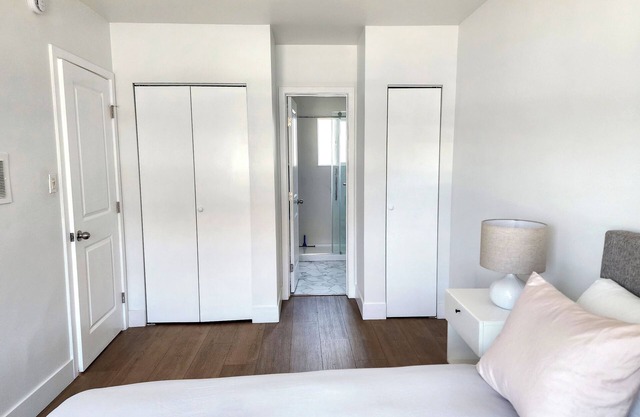 Clean and Modern 1-bedroom house in the heart of Los Angeles with AC
