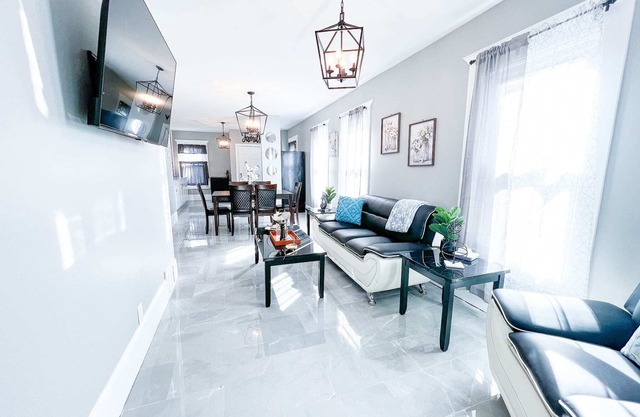 Clean & Comfy 4BR-Free Parking-Wi-Fi