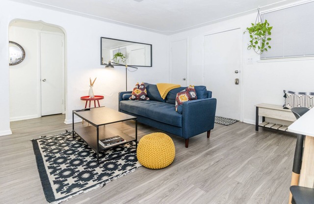 Clean & Cozy Apartment w/Private Patio