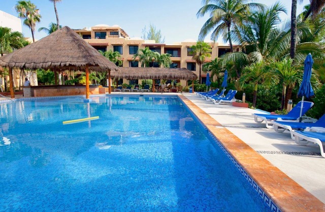 Clean, Immaculate Beachfront 2nd Floor Condo #17 at Nautibeach
