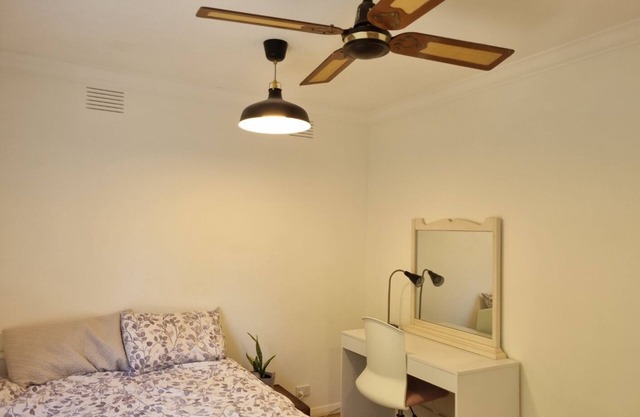 Clean or cozy. Airy Greensboro Share Room