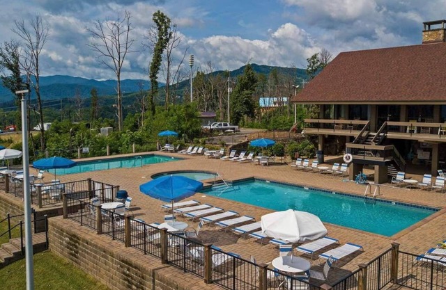 Cleaning fee waived with 6 night stay!