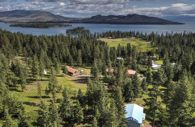 Clear Creek Blue Cabin w/lake access & 9 acres!