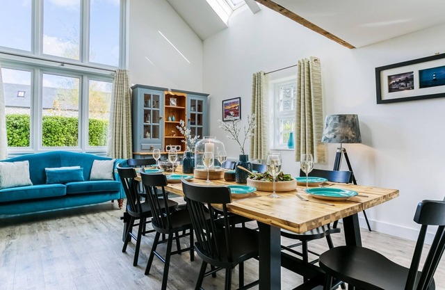 Cleifiog Fawr - sleeps 8 guests in 4 bedrooms