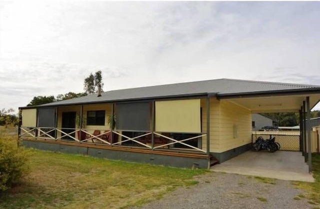 Clematis House Halls Gap