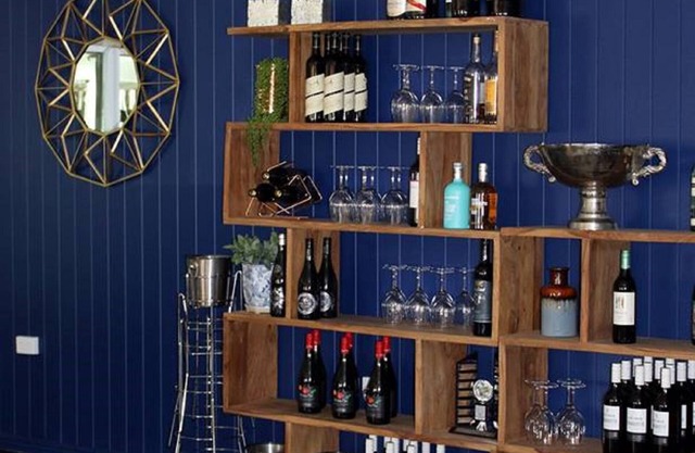 Clermont Country Motor Inn