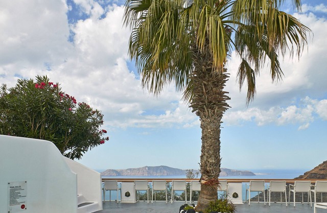 Cliff Side Suites