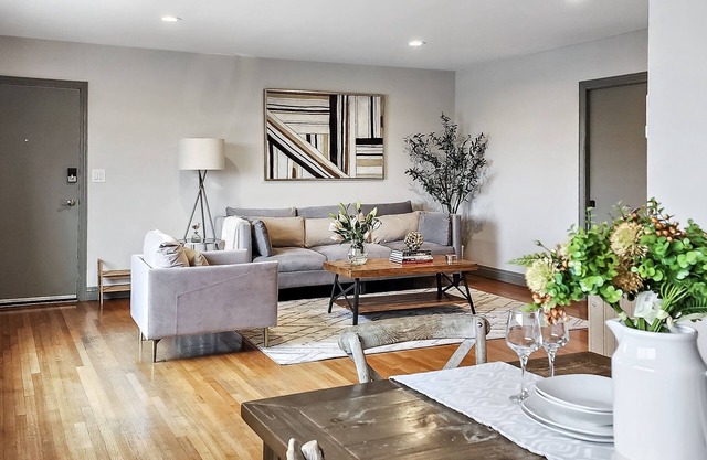 Close to Beach & Major Attractions. Outdoor Patio with Firepit. Free Parking.