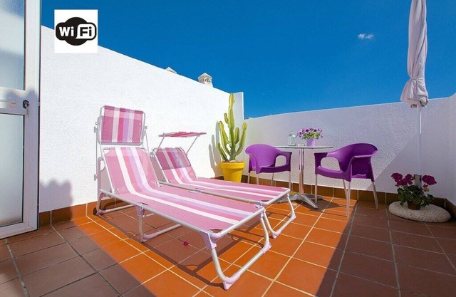 Close to everything and far from the noise. Enjoy the atmosphere of the historic center!