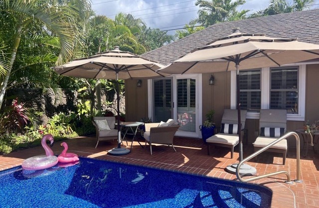 Close to Kahala Beach/Air Conditioning/Heated Pool/Clean/Quiet Neighborhood