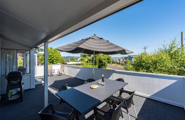 Close to Lake with Wi-Fi