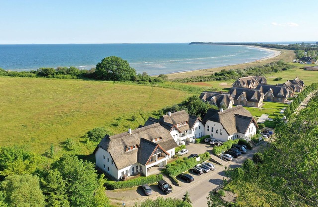 Close to the beach with balcony, use of swimming pool and sauna - Strandhaus Mönchgut FeWo11