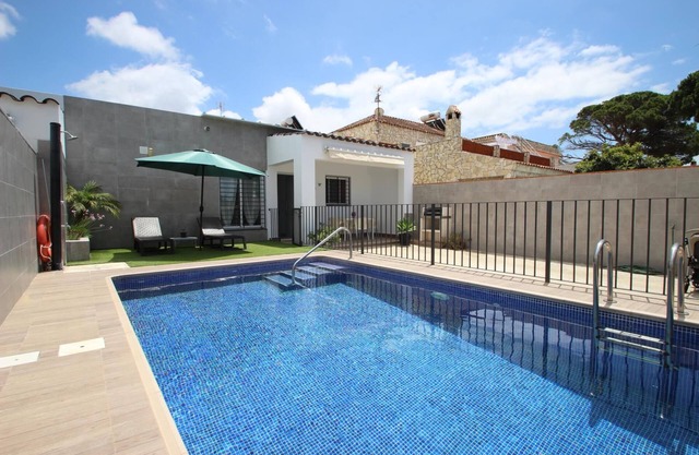 Close to town, child-safe pool for the perfect family holiday, wifi, air conditioning - Casa Chaparro 2 -