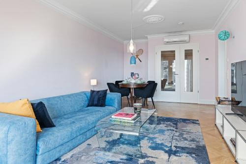 CLS Moderne City-Wohnung Hamburg Tiefgarage, Klimaanlage, 65 Zoll Smart-TV, E-Laden, Balkon, Parken, Blick über Hamburg, Cafe im Haus, Bus gegenüber, Flex Check In