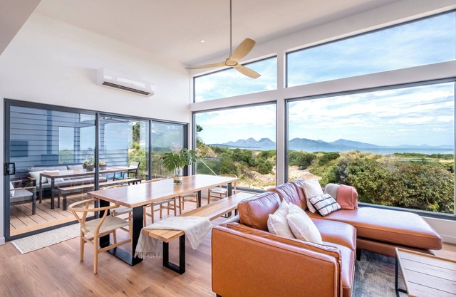 Coast Beachfront Retreat - Freycinet Holiday Houses