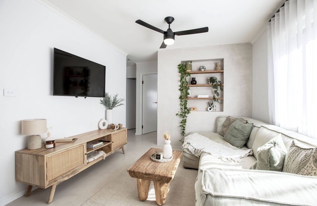 Coastal 2-Bed Apartment with Courtyard