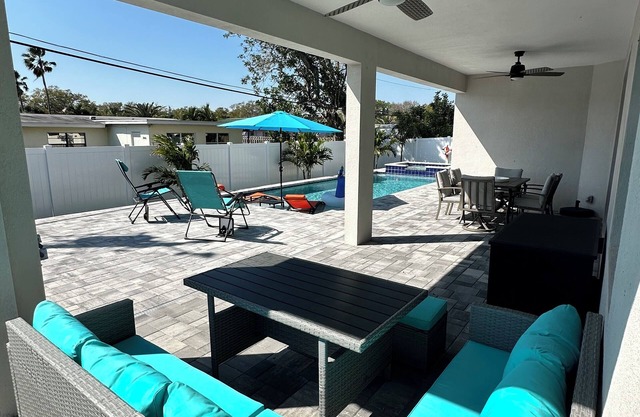 Coastal Breeze Retreat Next to the Beach- Heated Pool/Hot Tub