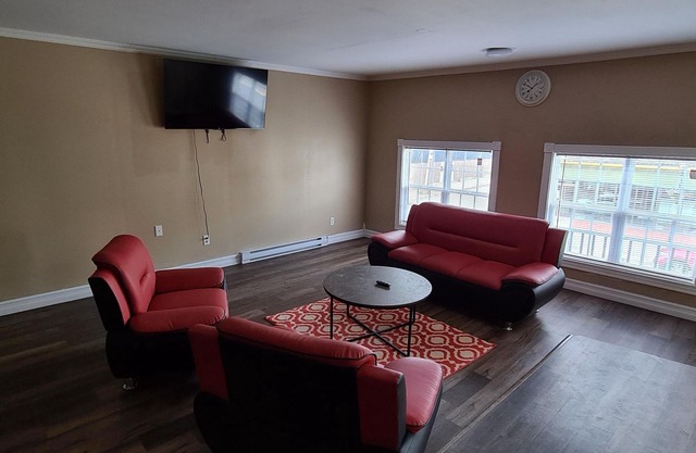 Coastal Charm by the Bay: 4 Bedroom Apartment next to Yarmouth CAT Ferry