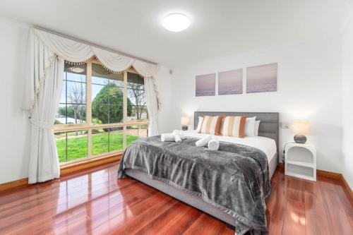 Coastal Comfort 4BR Vacation Home in Hallett Cove
