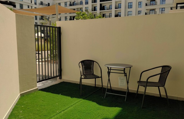 Coastal Elegance: Studio, Pool & Beach Proximity