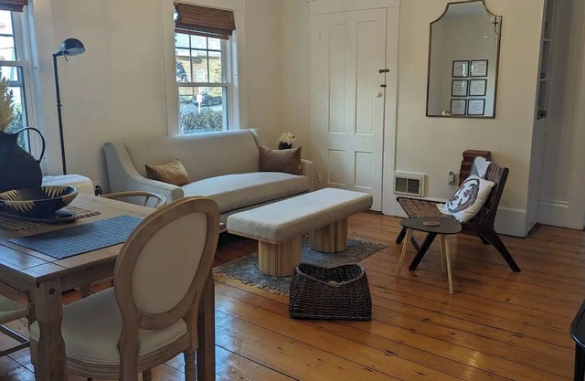 Coastal Retreat: steps to beach and town