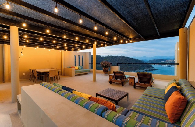 Coastal Views and Private Beach Access