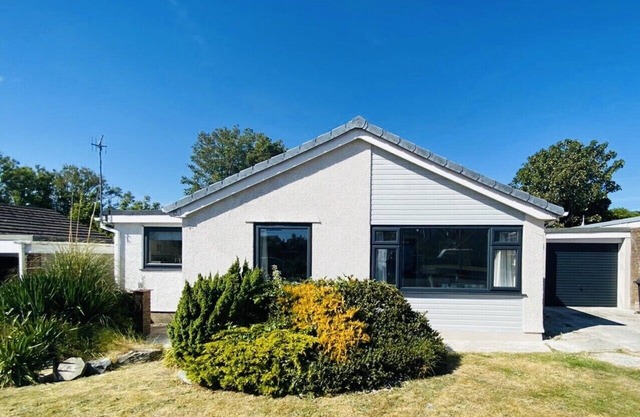 Coastal Village Bungalow, Cemaes Bay, Anglesey, Sleeps 6 - Dog Friendly