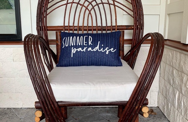 Coastal Wishes- Hot Tub by Moonlight, Ocean Views, Romantic Suite.