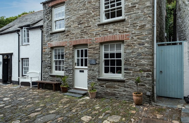COBBLE COTTAGE, family friendly, with open fire in Boscastle