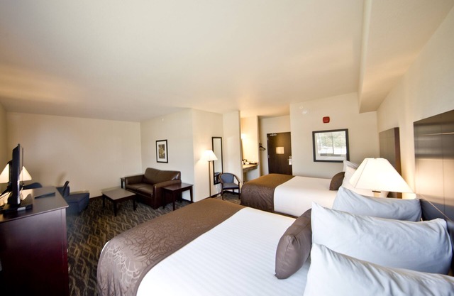 Cobblestone Inn & Suites - Denison - Oak Ridge