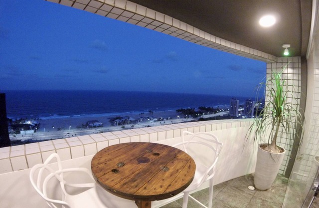 Cobertura vista mar com deck privativo