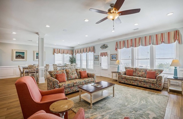 Coconut Cottage, Luxury Oceanfront Beach House with Game Room, Beautiful Outdoor Pool Area