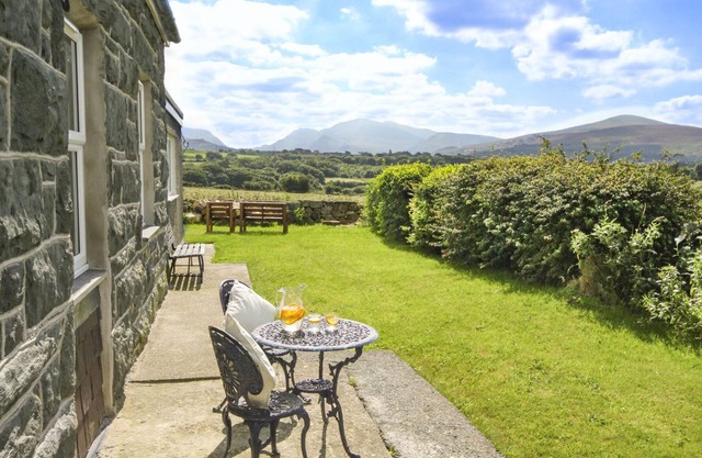 COED BOLYN LODGE, family friendly, with a garden in Bethel