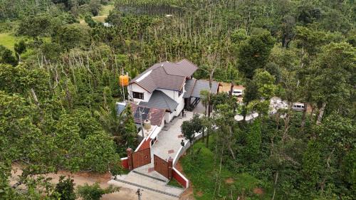 coffee Brew home stay- near to falls, ettina bhuja treaking, devaramane, bettadhabiraveshvara temple