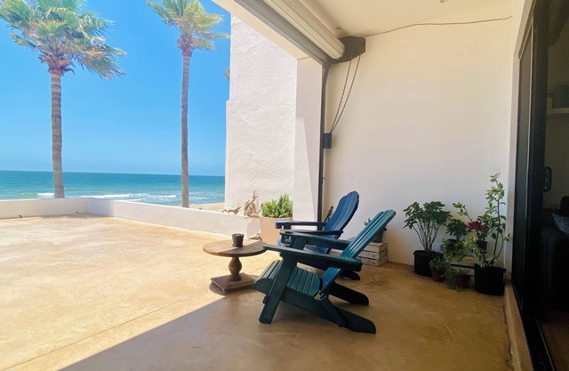 Colibrí; Beach front ground floor apartment with ocean views, luxury kitchen