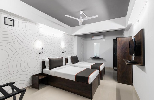 Collection O 198 Satyam Mall