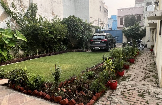 Colonel Dugal's - Near Taj, Fort & Shopping