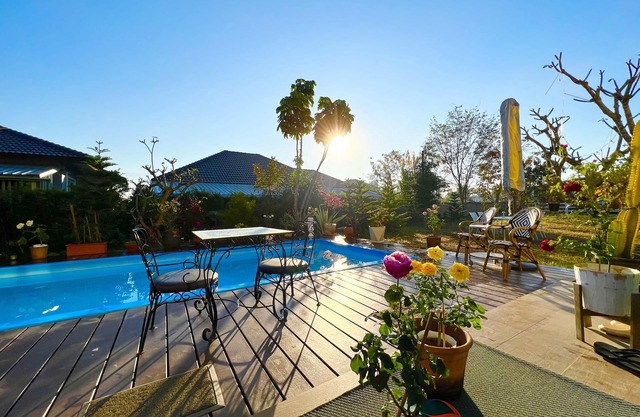 Colorful Pool Villa -10 mins from airport/close to most attractions in Chiangrai