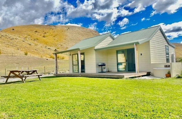 Come and stay at the Enchanted Gold Miners Cottage. A tranquil relaxing breaknnn