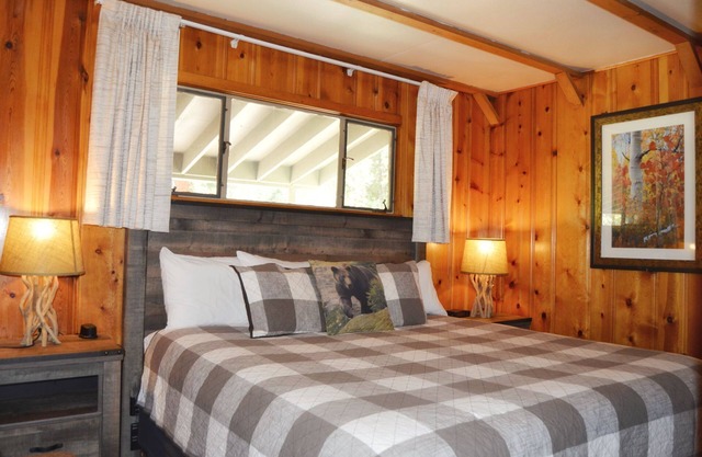 Come stay at the Black Bear Cabin for unbelievable views!